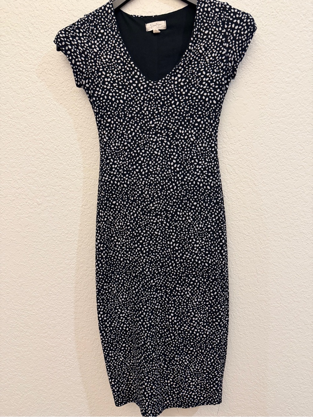 Jessica Simpson Black and White V-Neck Midi Dress